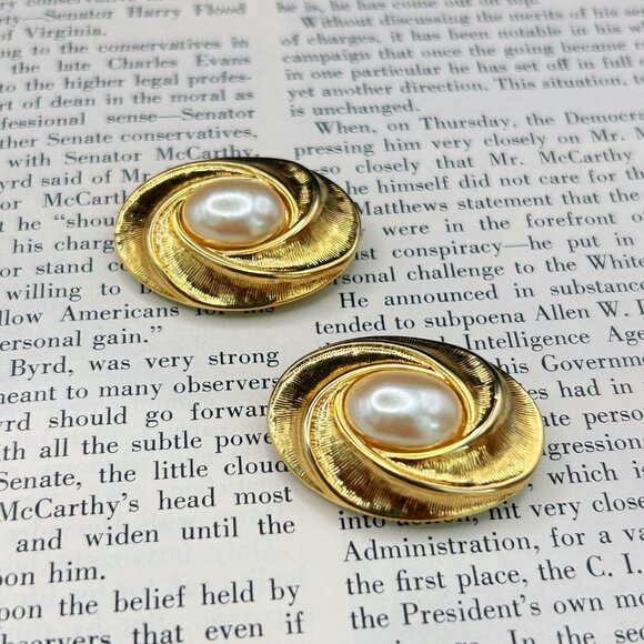 Vintage Earring Brutte Clip-On Earrings 1980s - Picture 6 of 9